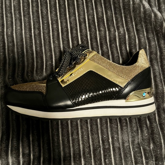 Micheal kors sneakers - Picture 1 of 4